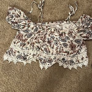 Floral blouse atap